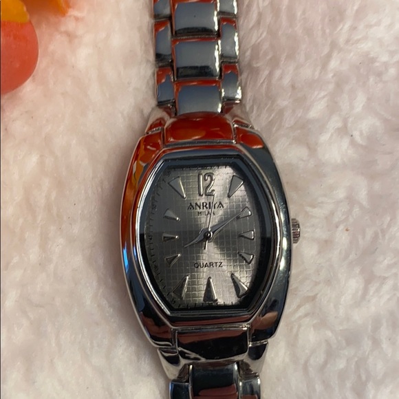 NWT women’s stainless steel wristwatch main image 5